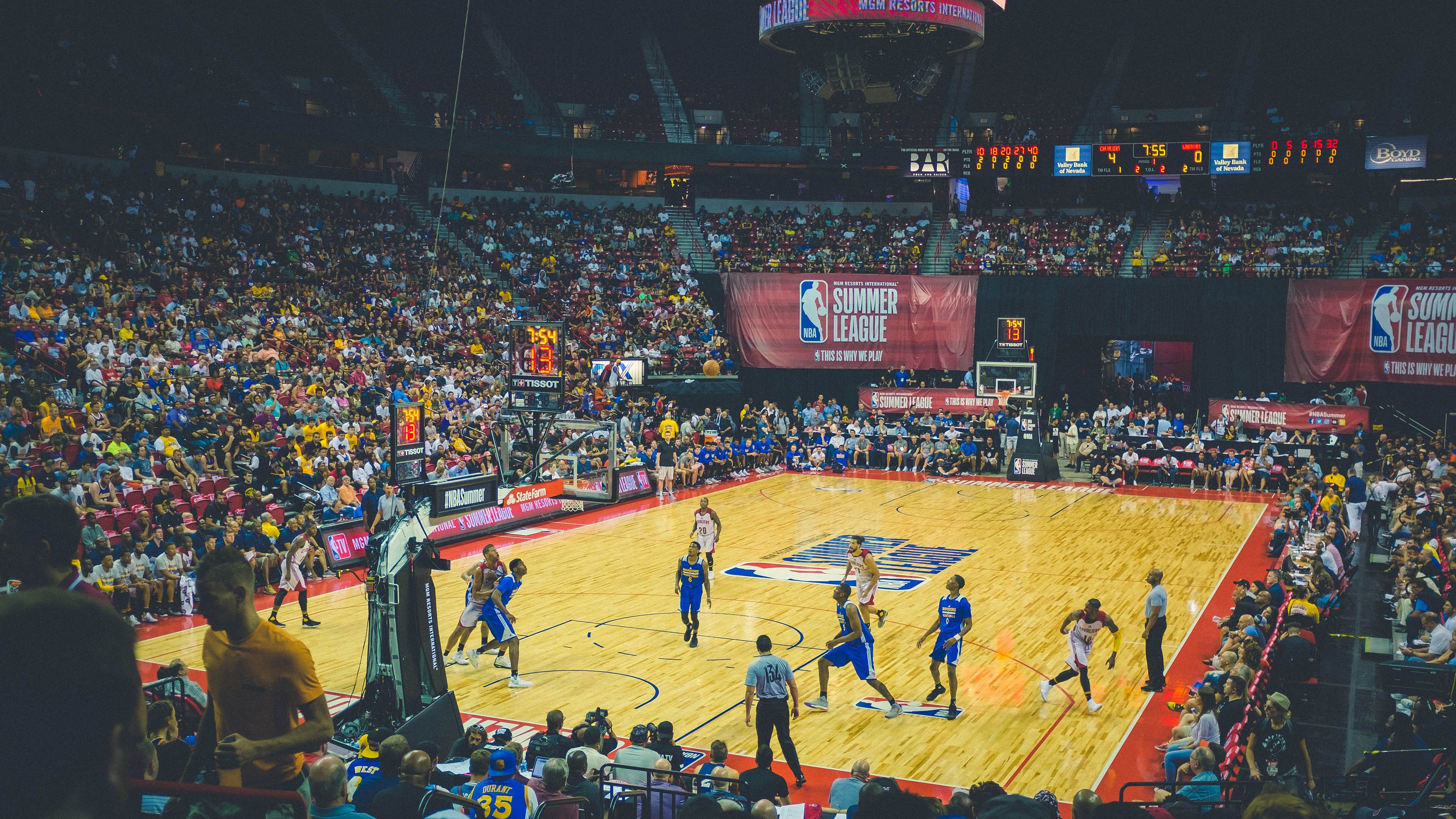 开云体育链接-勇士队目标三连冠，誓不言败，勇士全队